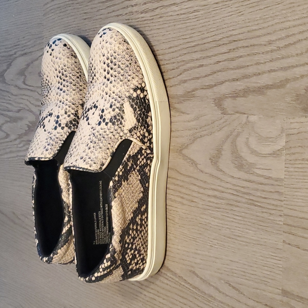 Shoes -Memory foam - Picture 2 of 3